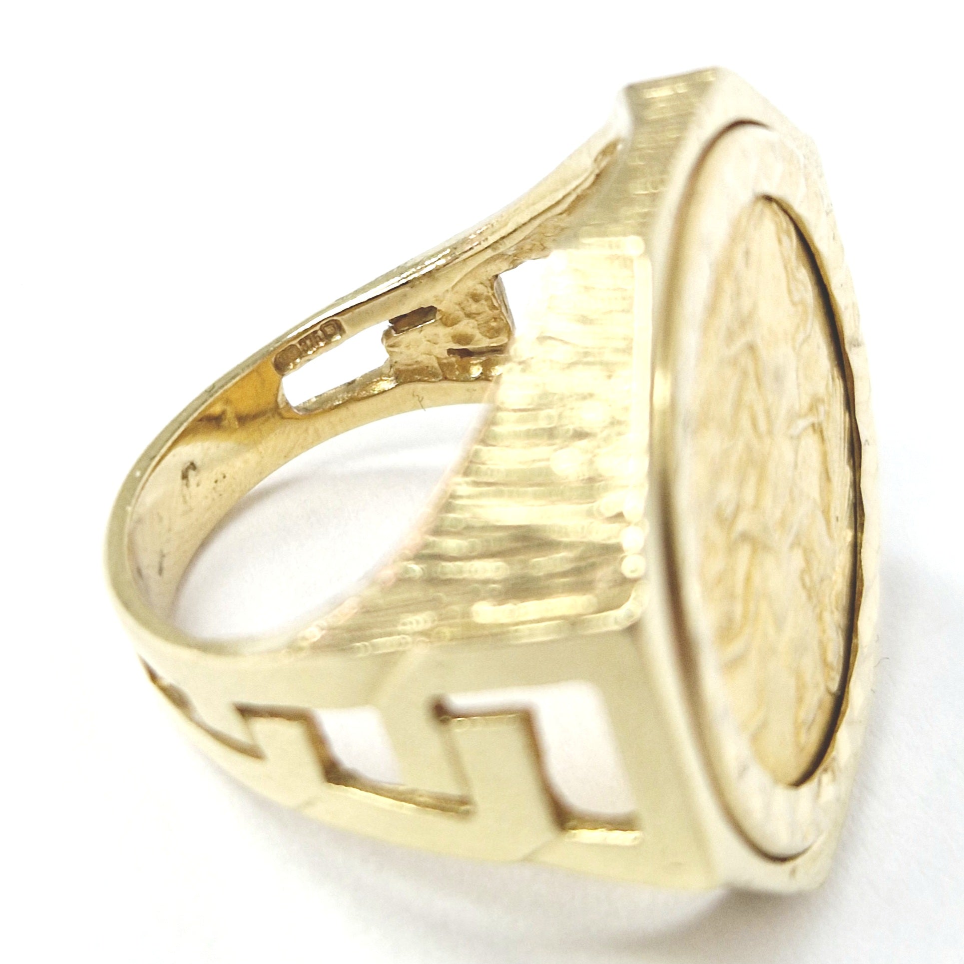 Lot 112 - A gold half sovereign ring, set in 9ct gold,